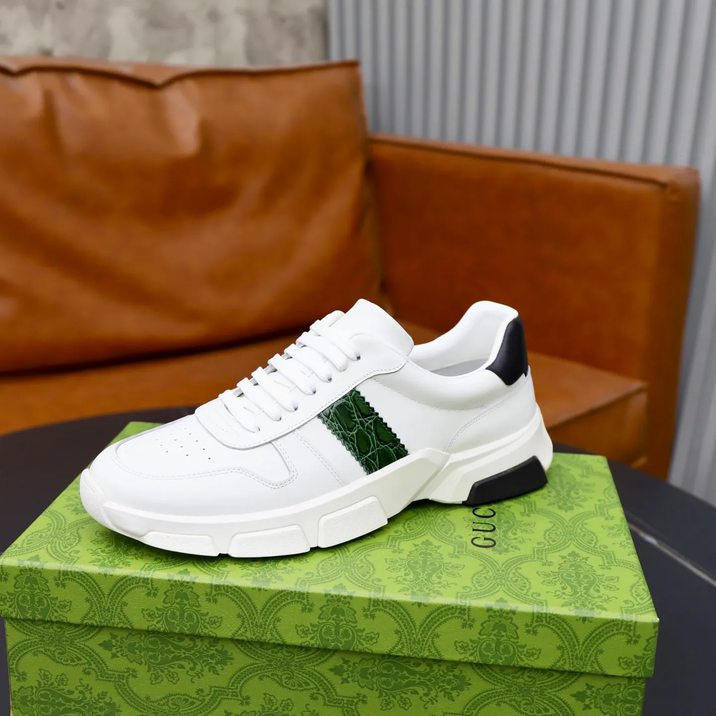 Ex-factory price: 540💰💰🙅‍♂️🙅‍♂️🙅‍♂️ Brand: GUCCI Standard code: 38-44 (45 customized) Grade: Same as the official website Material: Cowhide stitching Comfortable and breathable sheepskin lining Lightweight and wear-resistant sports outsole Style category: Men's fashionable casual shoes Running sports shoes Distinguished luxury brand elements Top luxury color: actual picture color